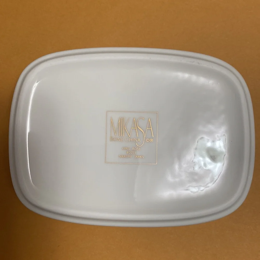 Beautiful new Mikasa Bone China April Rose Soap Dish Japan